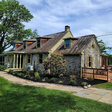 Downingtown Manor - 1900S Farmhouse With Creek Views Esterno foto