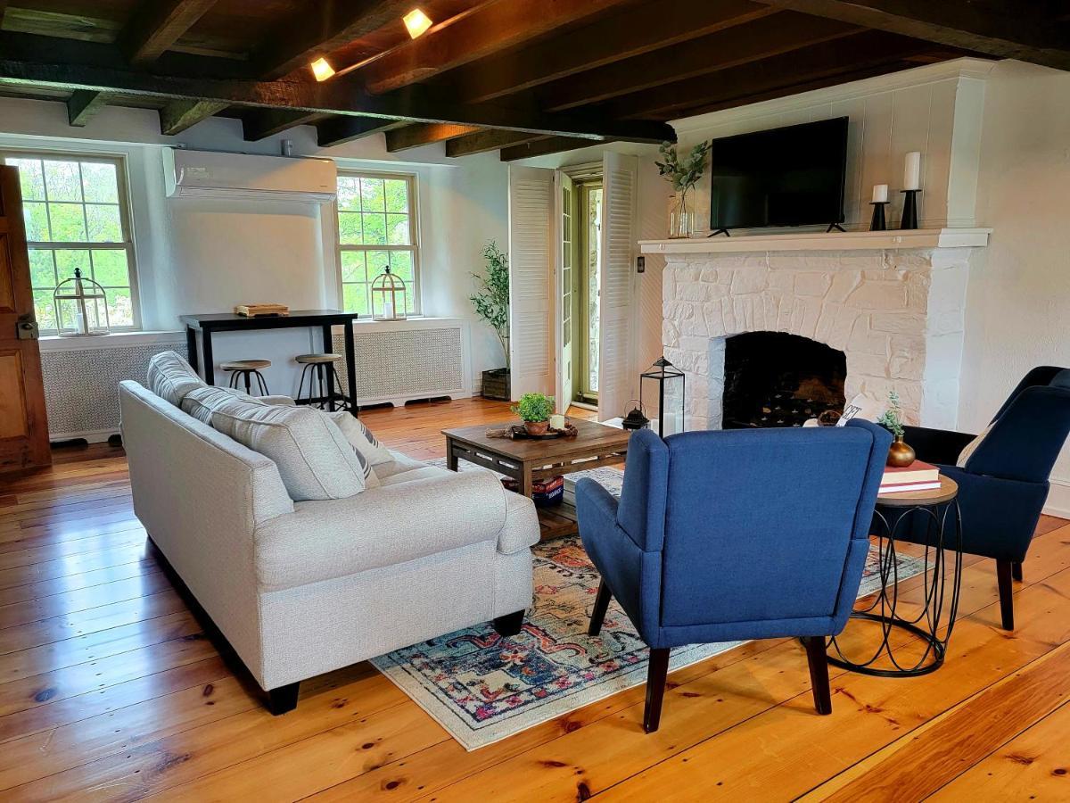 Downingtown Manor - 1900S Farmhouse With Creek Views Esterno foto