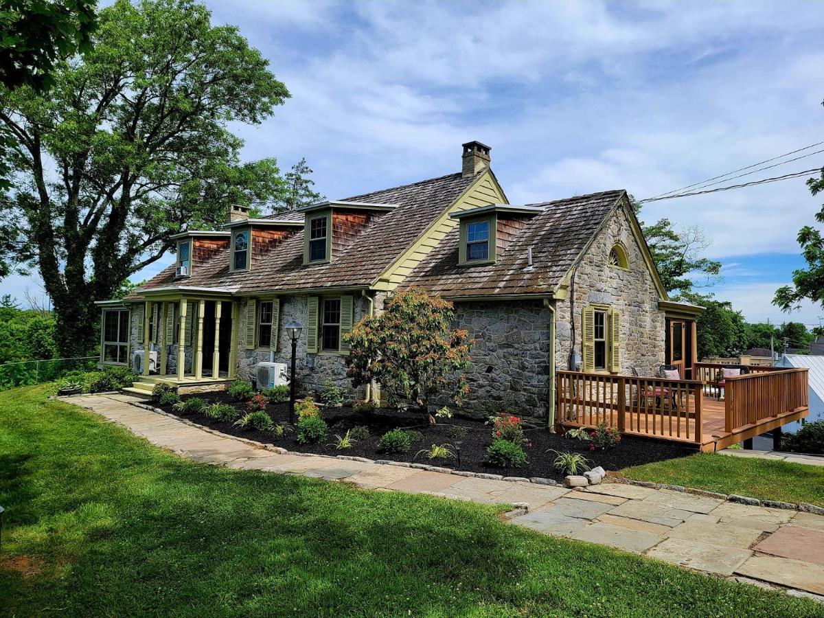 Downingtown Manor - 1900S Farmhouse With Creek Views Esterno foto