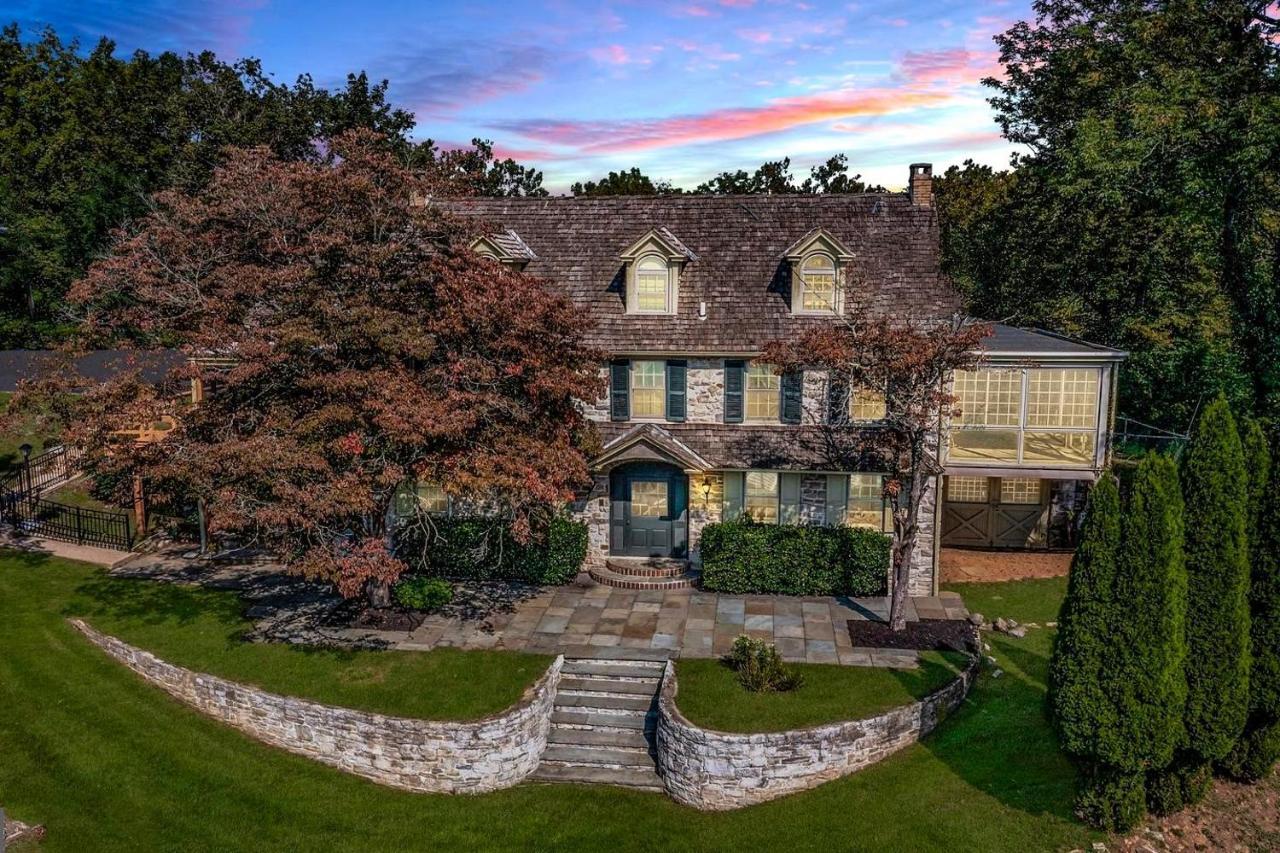 Downingtown Manor - 1900S Farmhouse With Creek Views Esterno foto