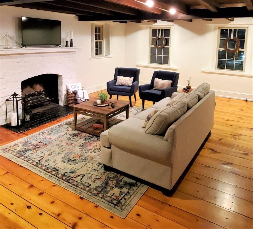 Downingtown Manor - 1900S Farmhouse With Creek Views Esterno foto