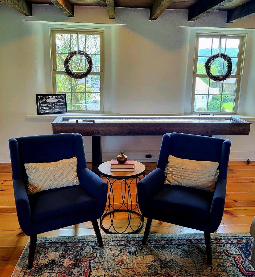 Downingtown Manor - 1900S Farmhouse With Creek Views Esterno foto